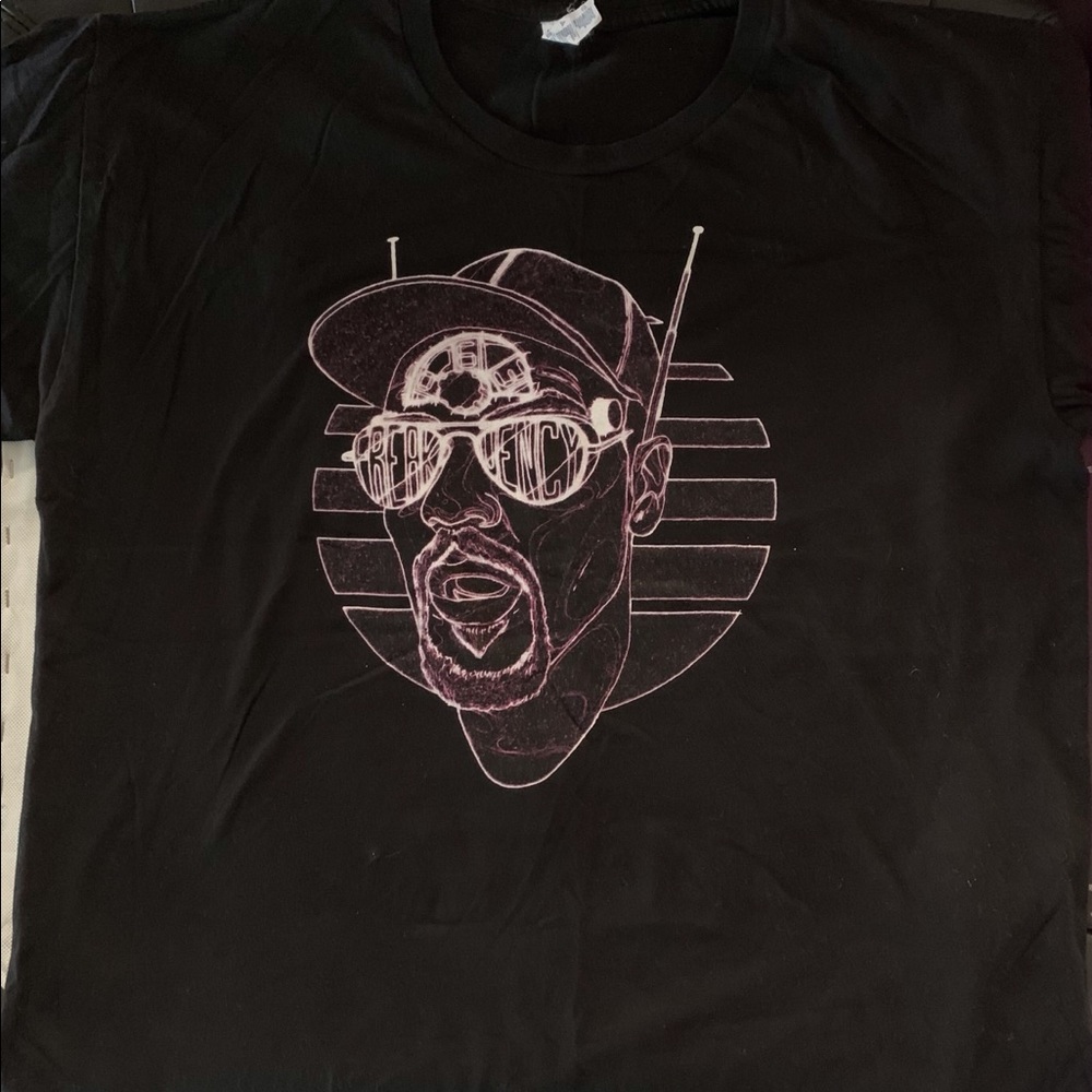 Freakquency Designer t shirt -Large